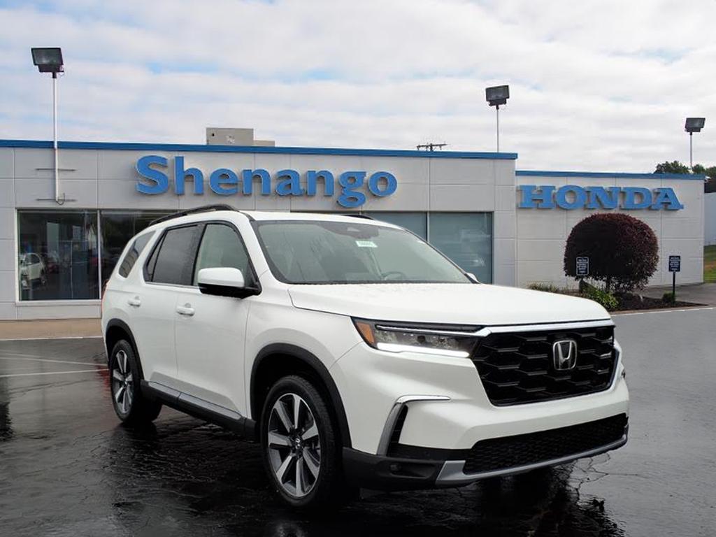 2025 Honda Pilot Touring's photo