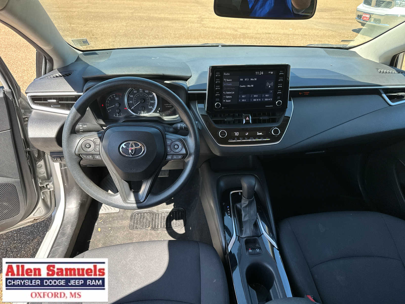 2021 Toyota Corolla LE photo 12
