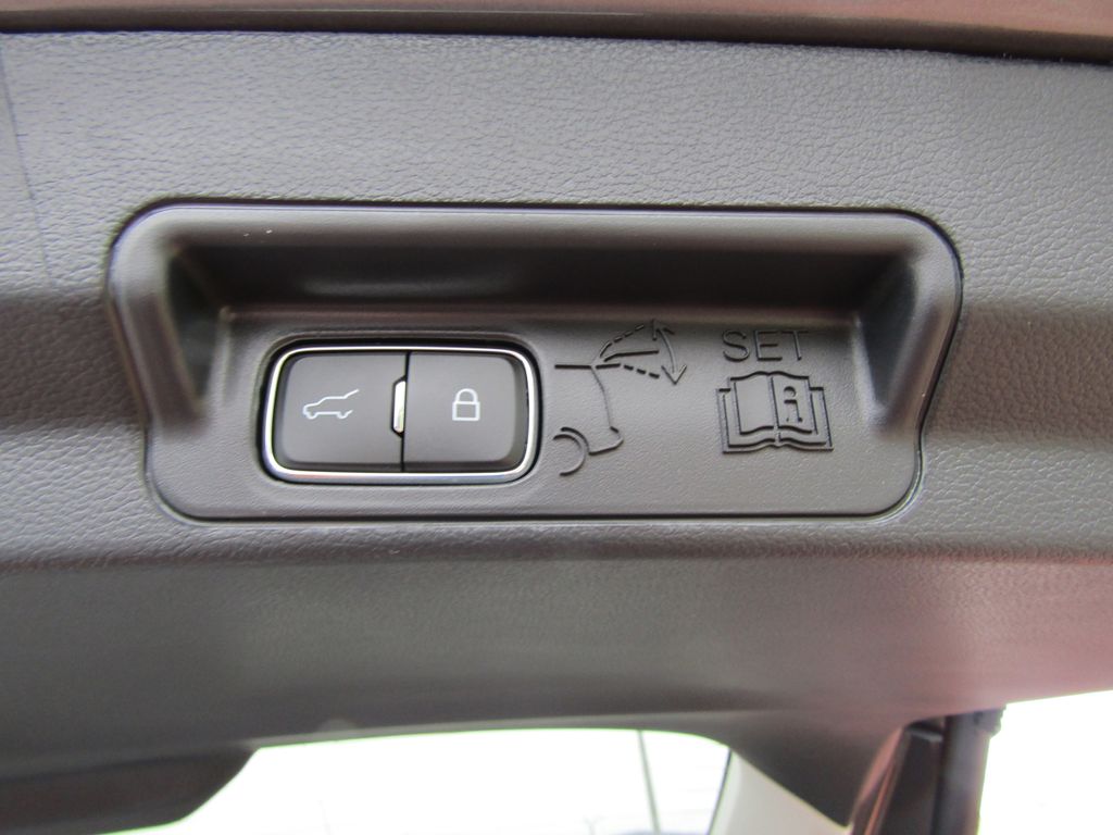 2025 Ford Explorer photo 6