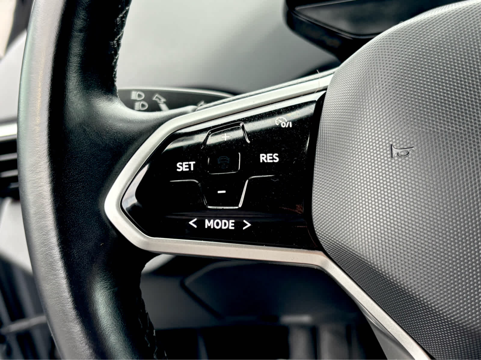 2022 Volkswagen ID.4 Pro photo 16