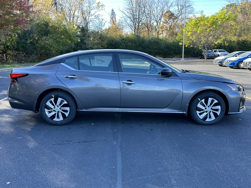 2025 Nissan Altima S photo 3