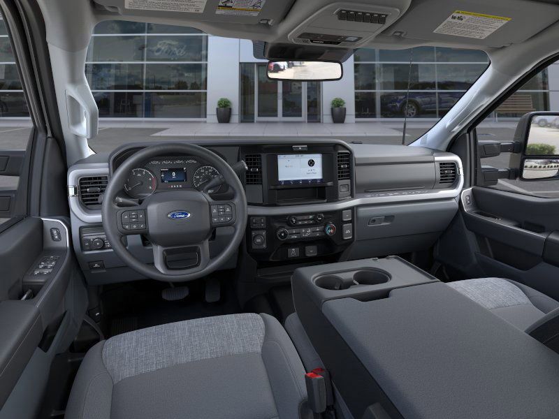 2026 Ford F-350 XLT photo 9