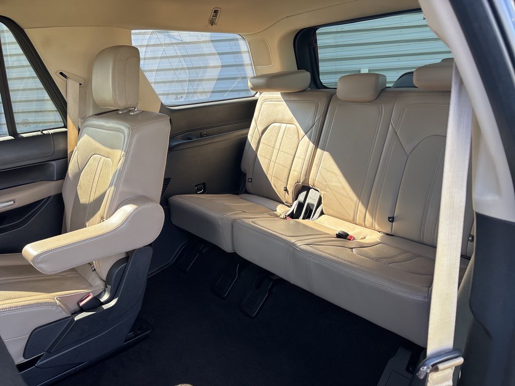 2022 Ford Expedition Limited photo 28