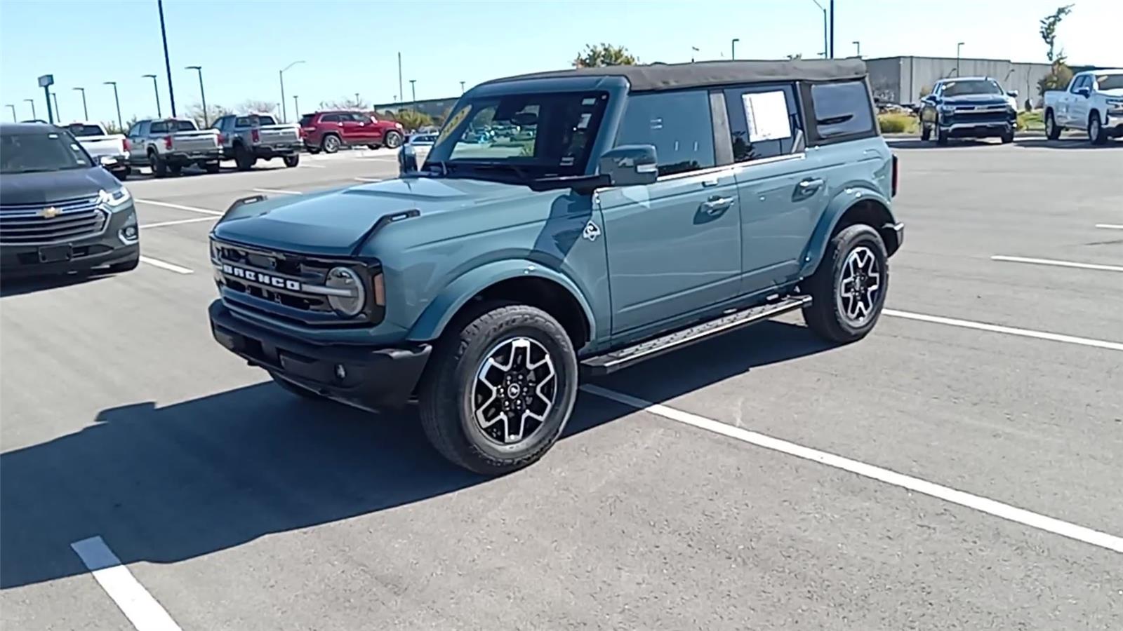 2022 Ford Bronco Outer Banks photo 3