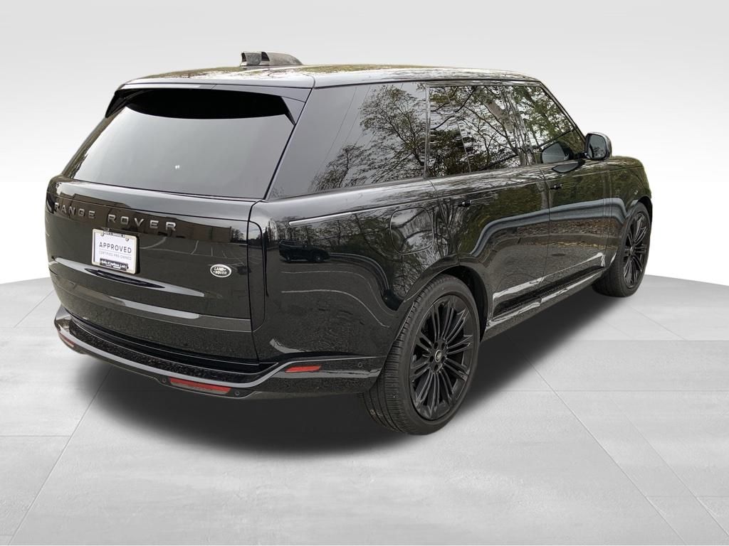 2023 Land Rover Range Rover SE photo 4
