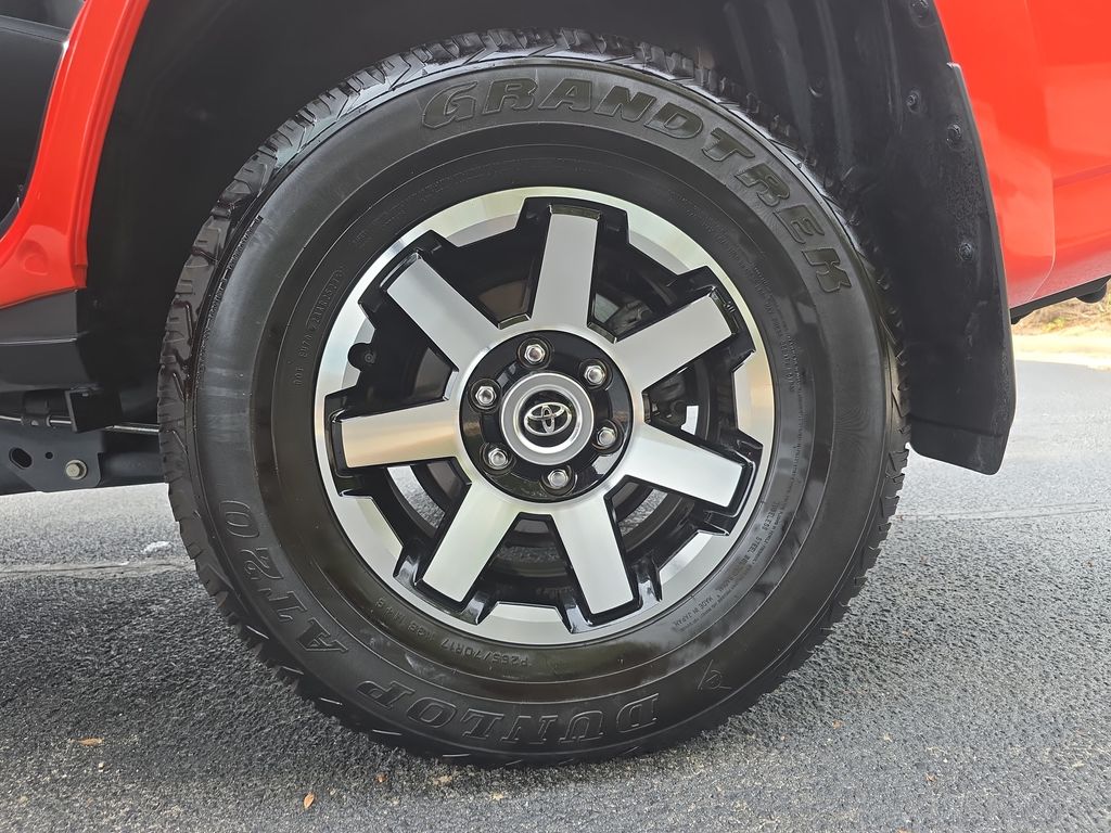 2024 Toyota 4Runner TRD Off-Road photo 30