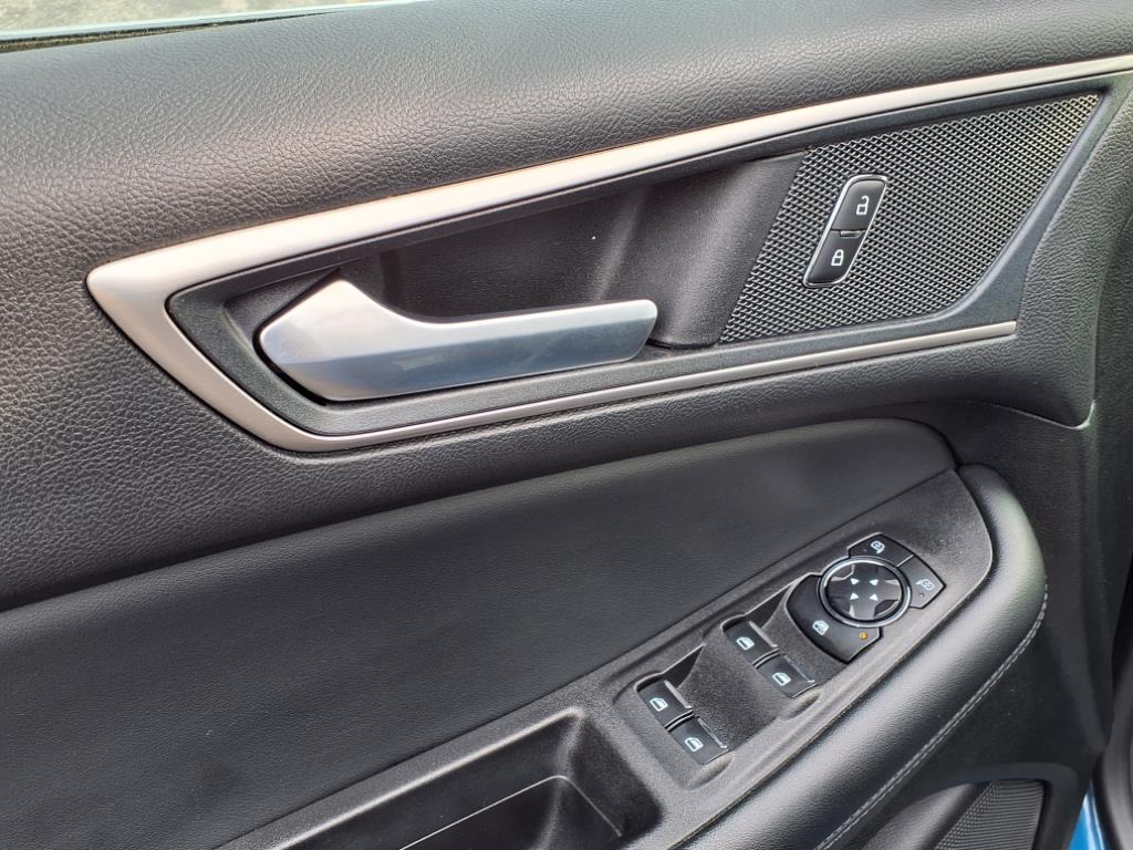 2024 Ford Edge SEL photo 4