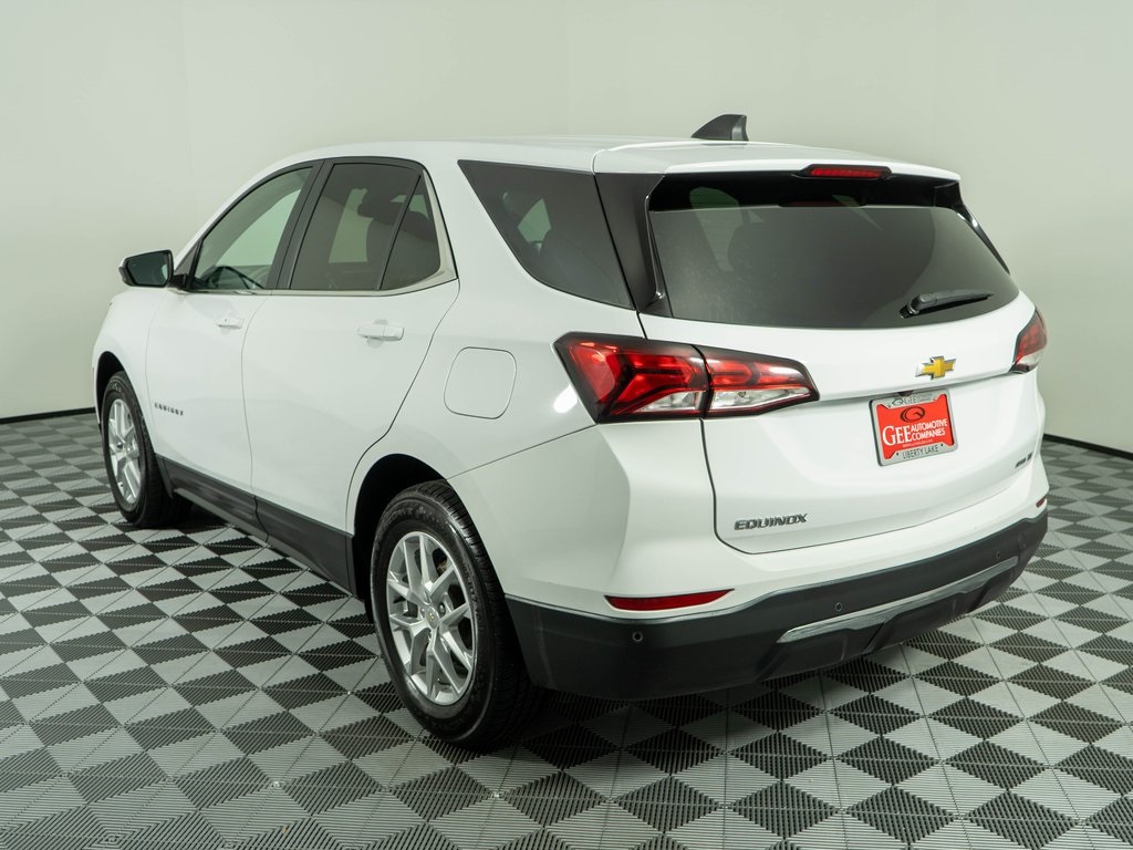 2024 Chevrolet Equinox LT photo 3
