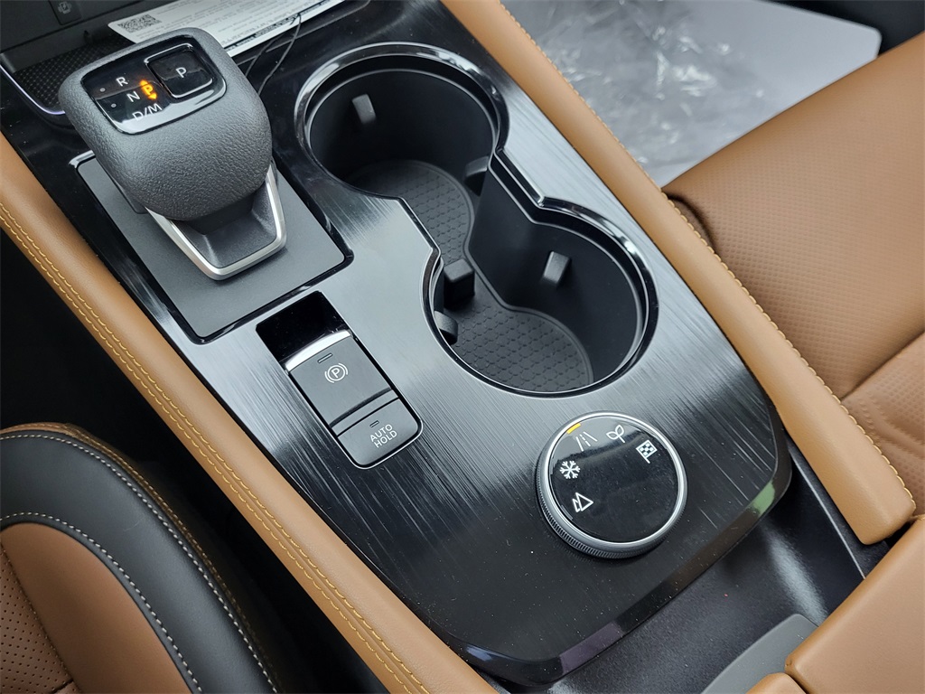 2025 Nissan Rogue Platinum photo 8