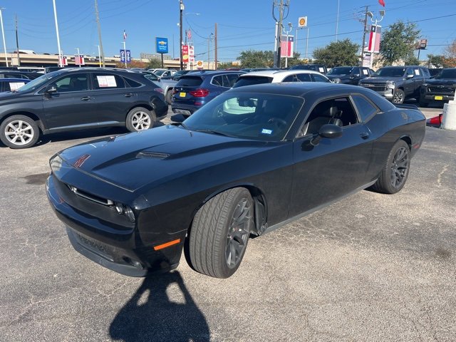 2015 Dodge Challenger SXT's photo