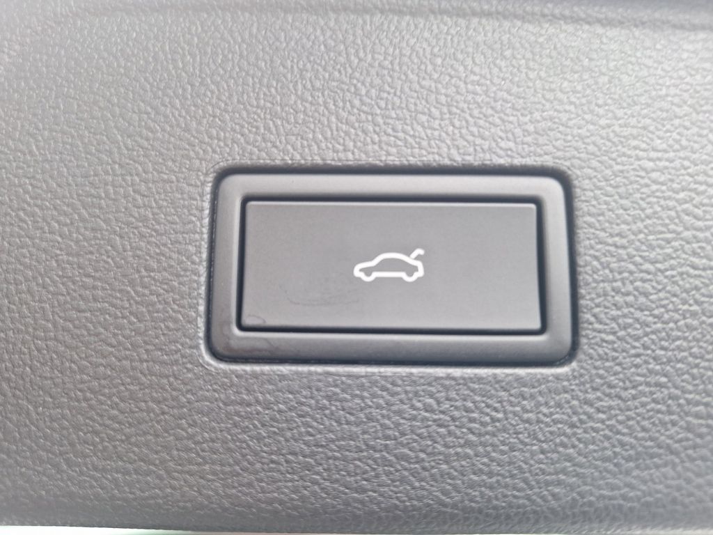 2025 Volkswagen Atlas Peak Edition SE photo 14