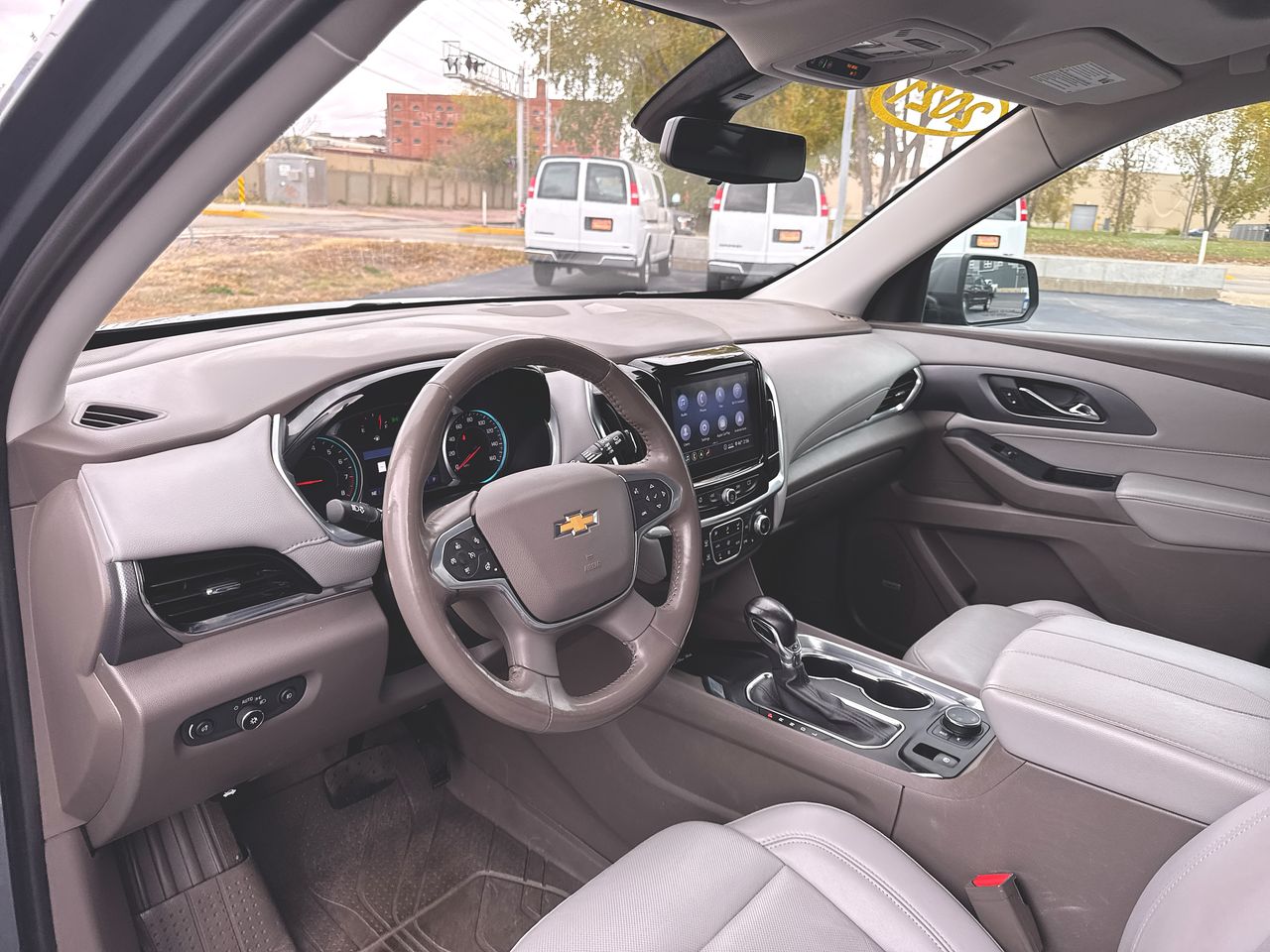 2021 Chevrolet Traverse Premier photo 2