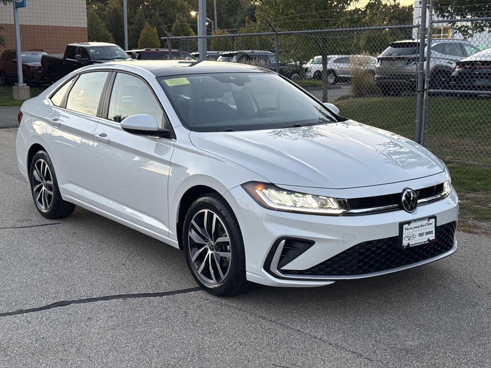 2026 Volkswagen Jetta 1.5T SE photo 2