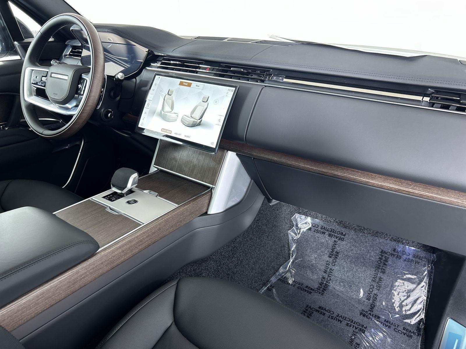 2025 Land Rover Range Rover SE photo 31