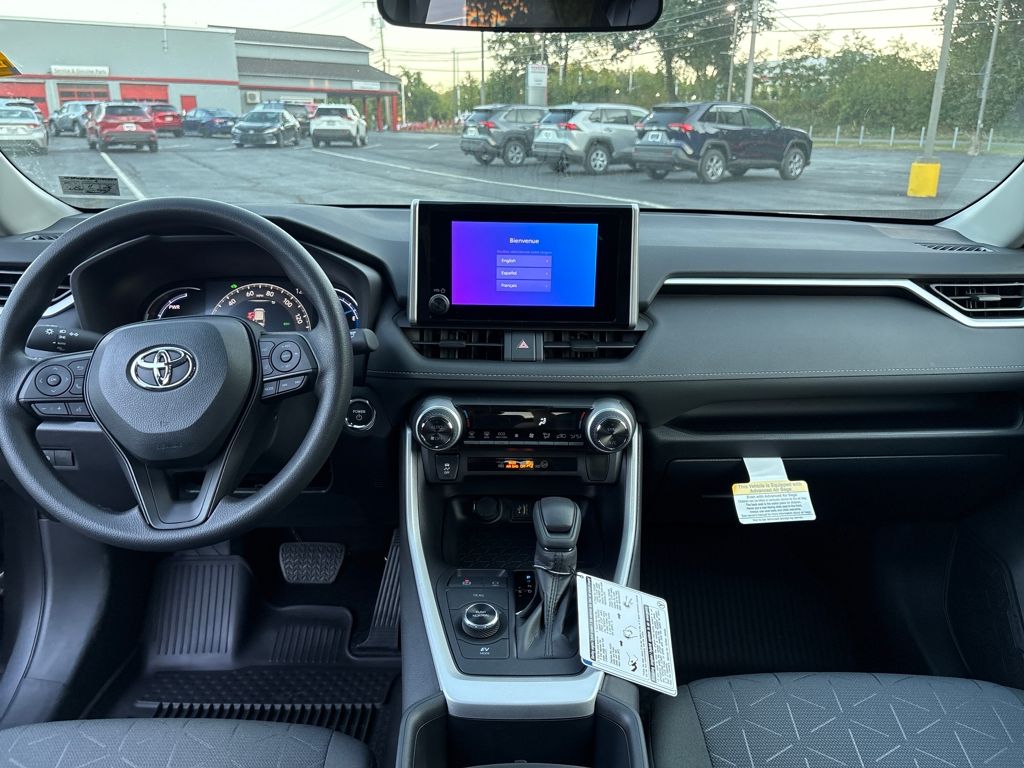 2025 Toyota RAV4 Hybrid XLE photo 12