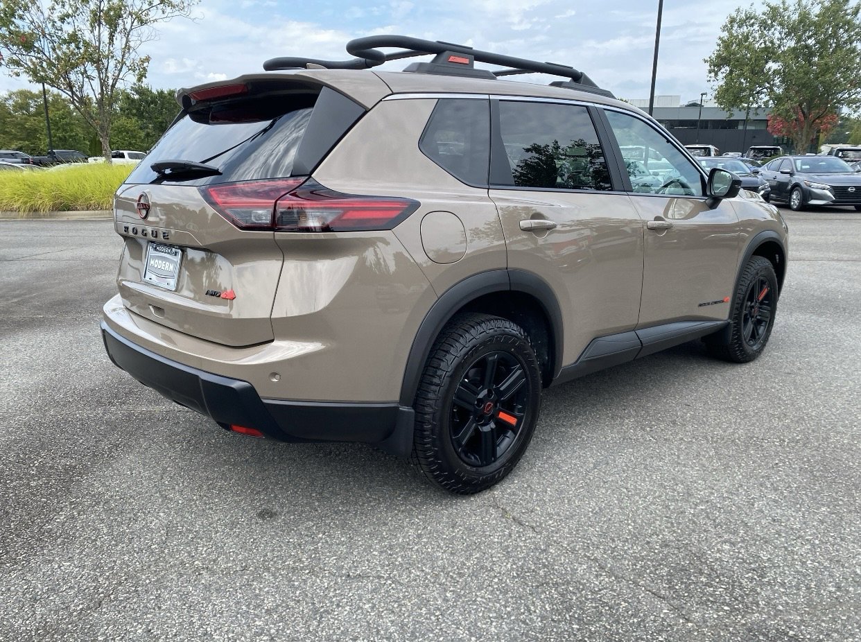 2025 Nissan Rogue SV photo 4