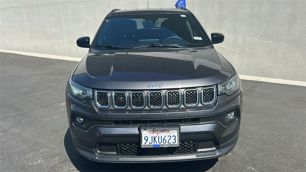 2023 Jeep Compass Latitude Lux photo 2