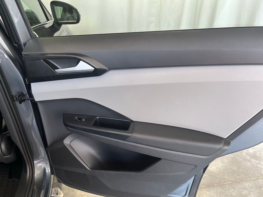 2022 Volkswagen Taos SE photo 21