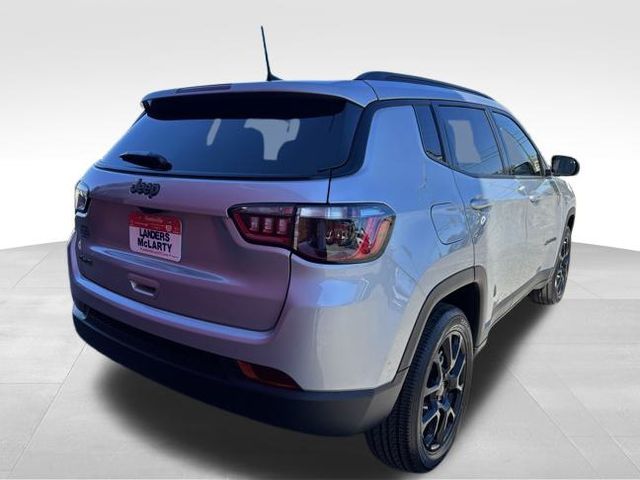 2026 Jeep Compass Latitude Altitude photo 3