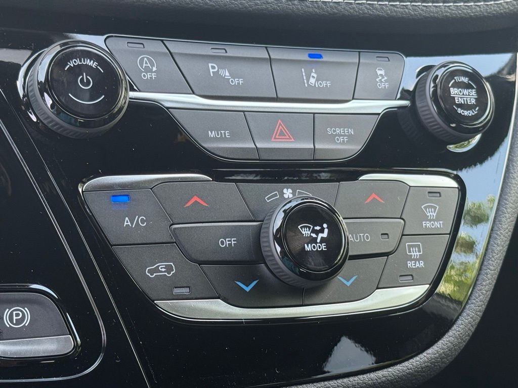 2026 Chrysler Pacifica photo 11