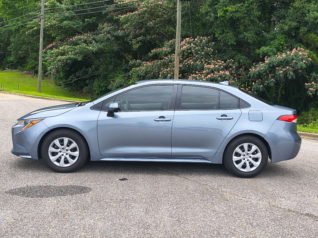 2020 Toyota Corolla LE photo 3
