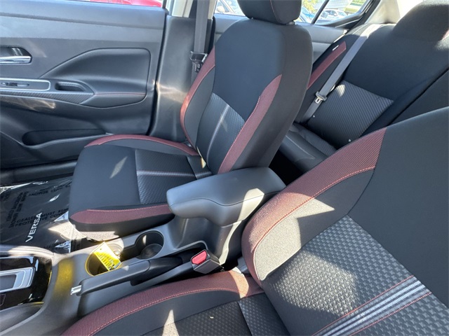 2025 Nissan Versa 1.6 SR photo 20