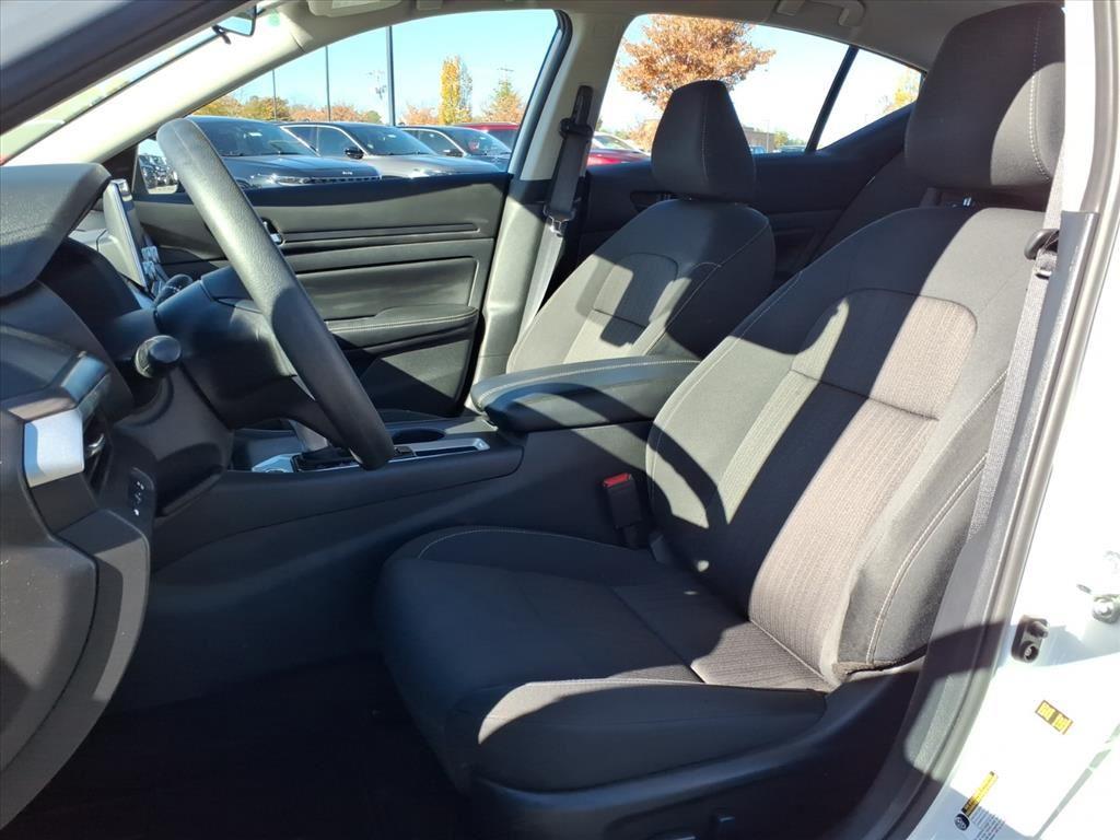 2025 Nissan Altima SV photo 4