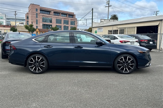 2025 Honda Accord Hybrid Touring photo 3