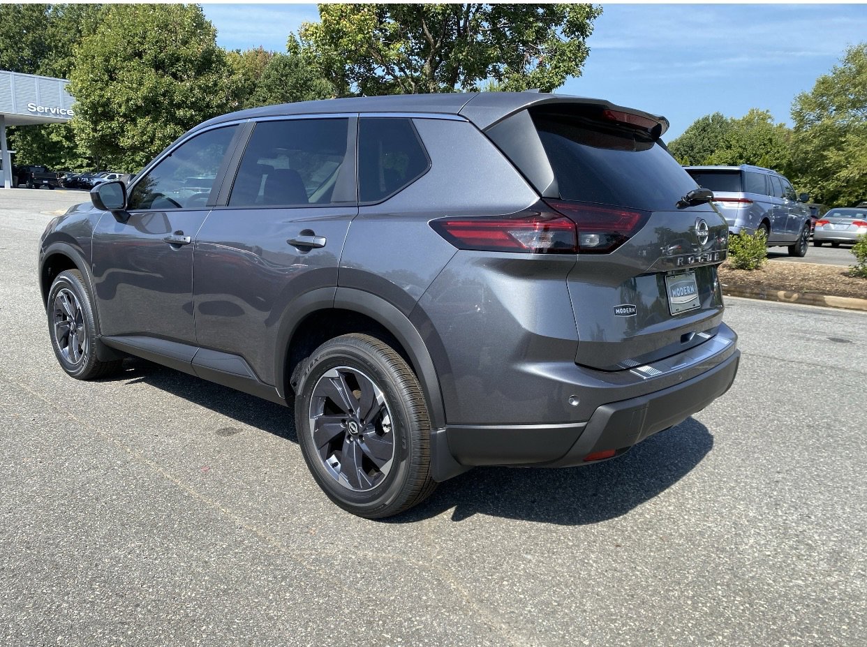 2026 Nissan Rogue SV photo 2