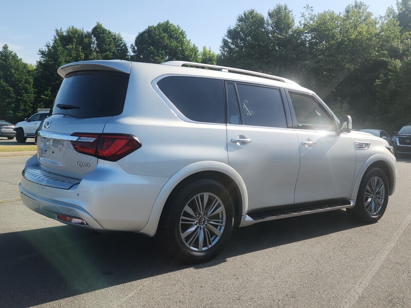 2021 Infiniti QX80 Luxe photo 3