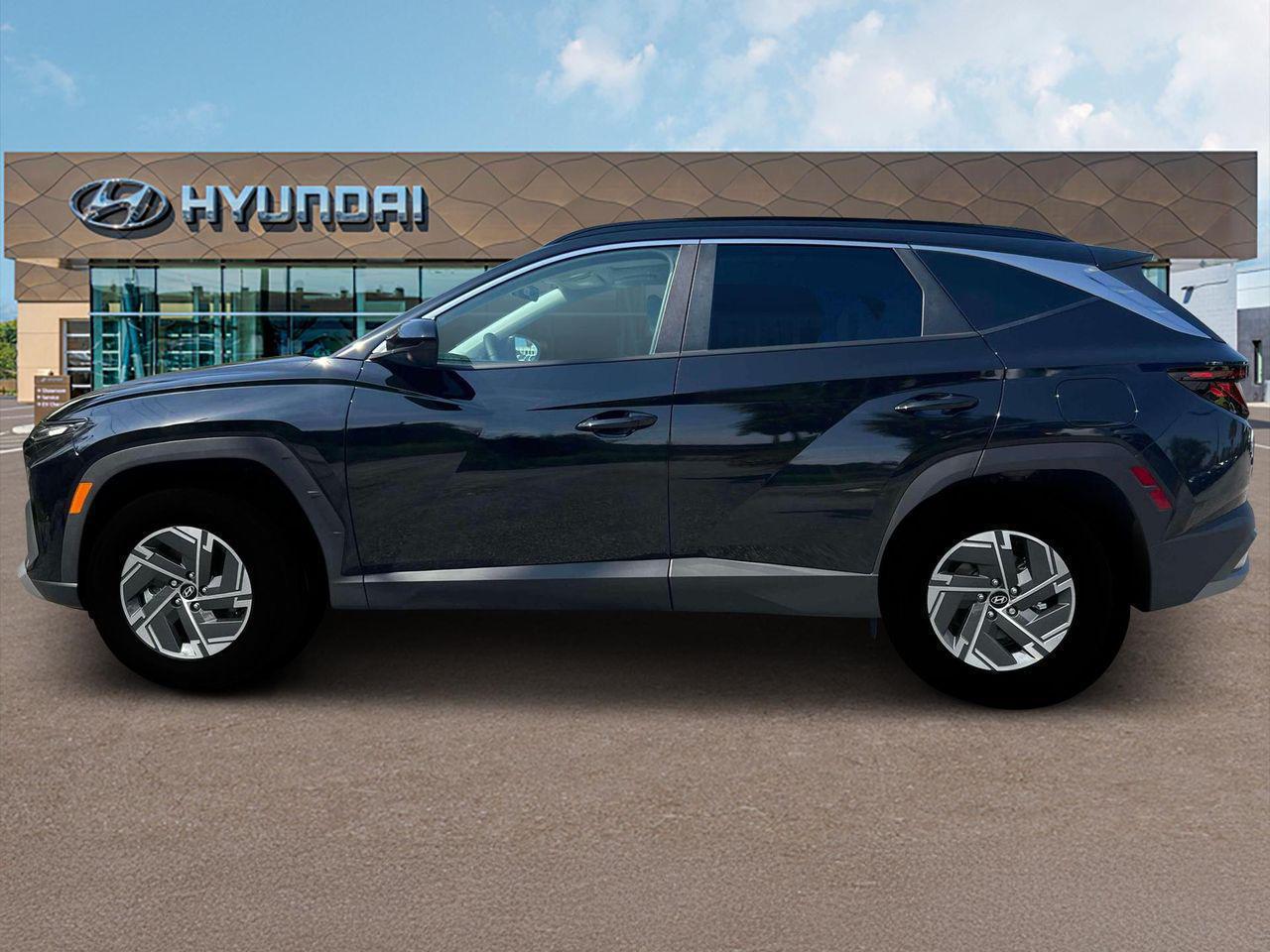 2025 Hyundai Tucson Hybrid photo 2