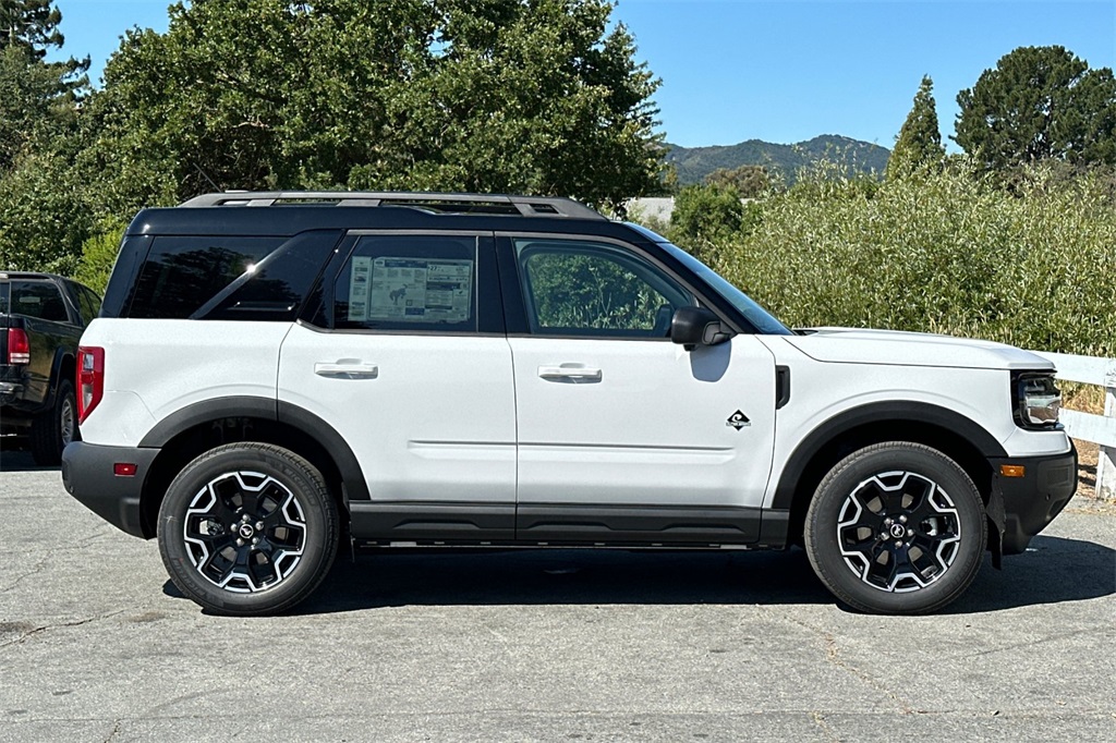 2025 Ford Bronco Sport Outer Banks photo 3