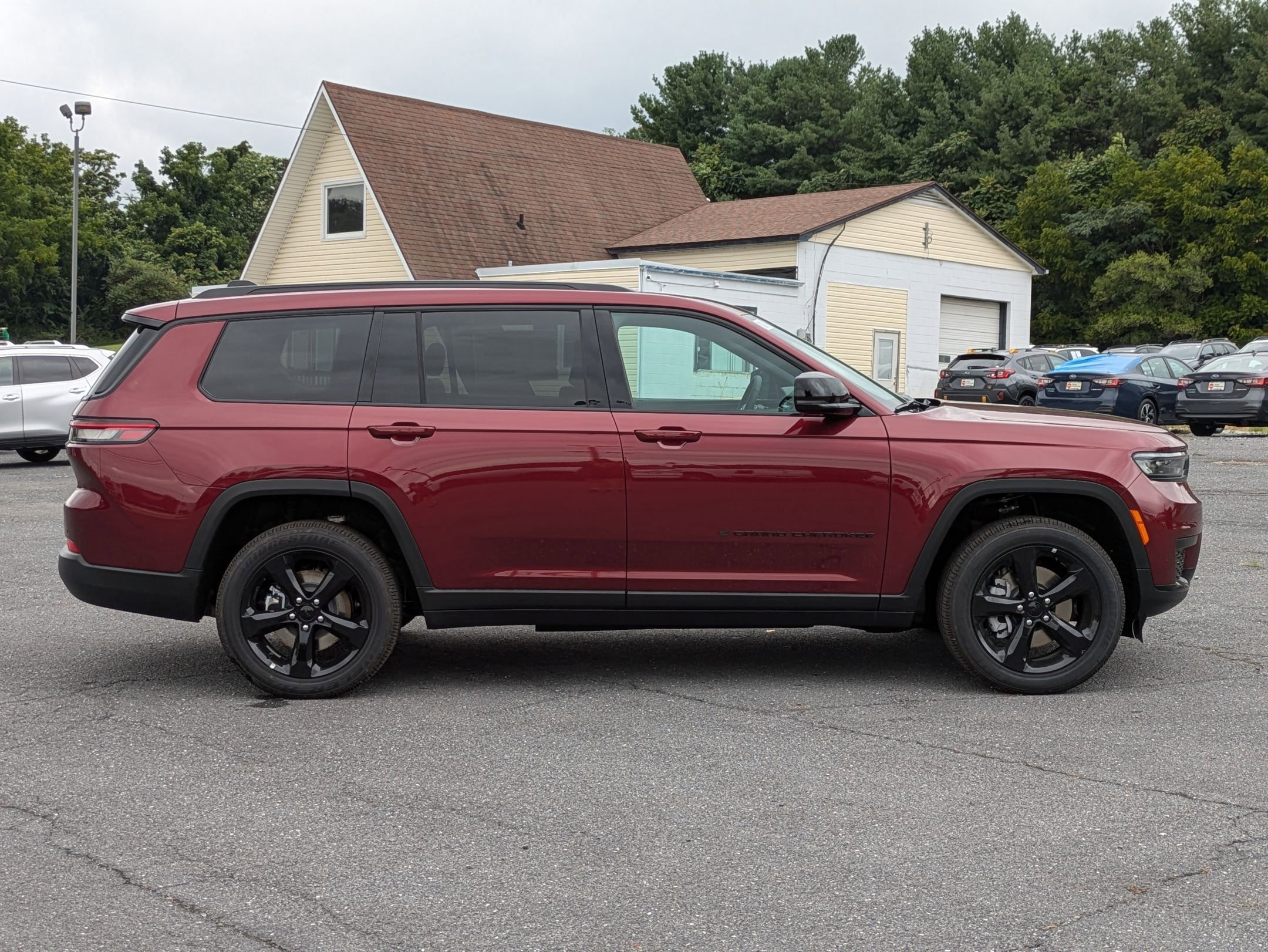 2025 Jeep Grand Cherokee Altitude X photo 3