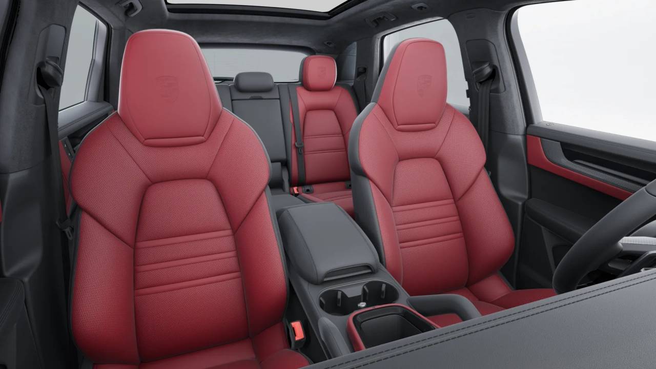 2025 Porsche Cayenne GTS photo 11