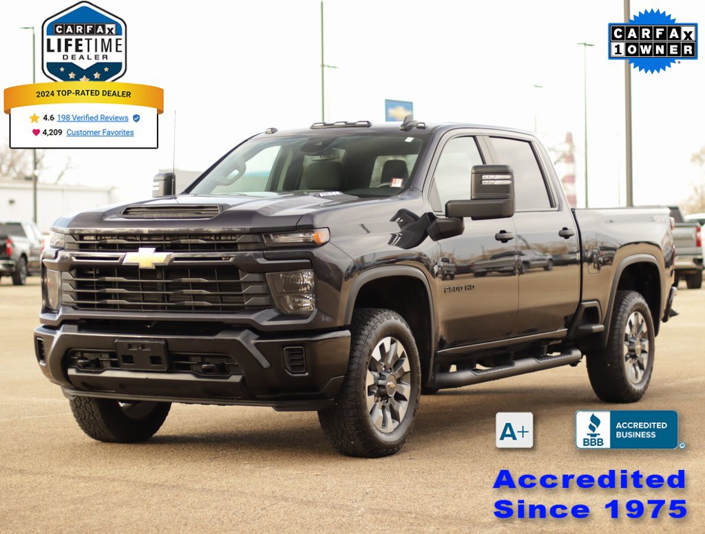 2024 Chevrolet Silverado 2500HD Custom photo 3