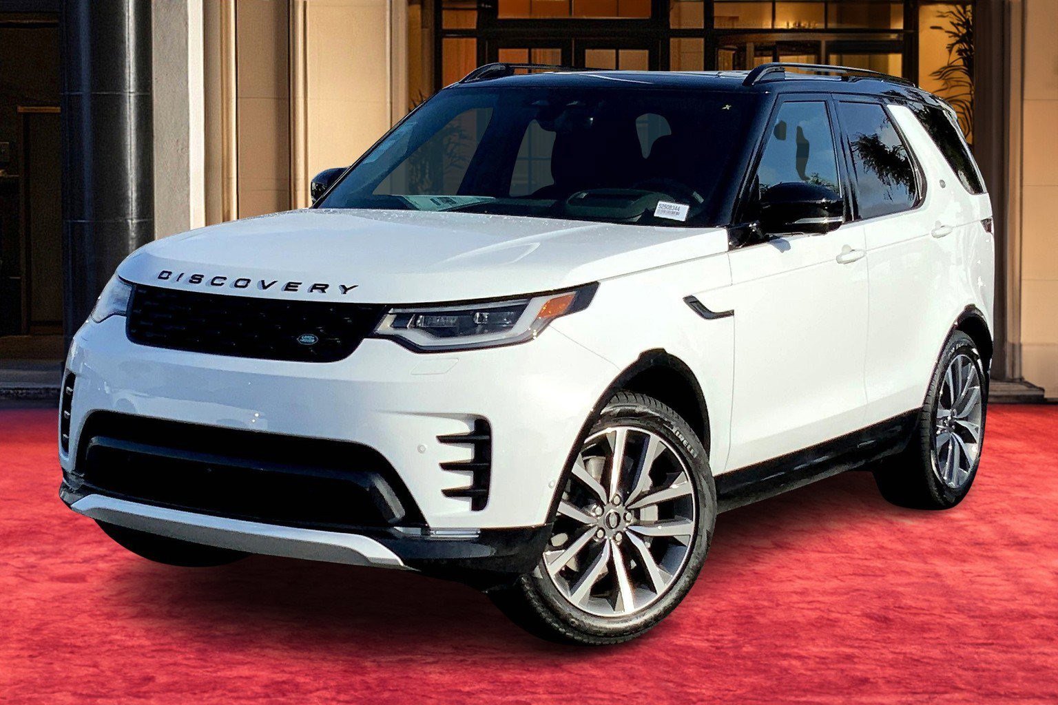 2025 Land Rover Discovery Dynamic SE's photo