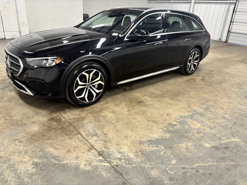 2025 Mercedes Benz E 450 4MATIC Wagon photo 3