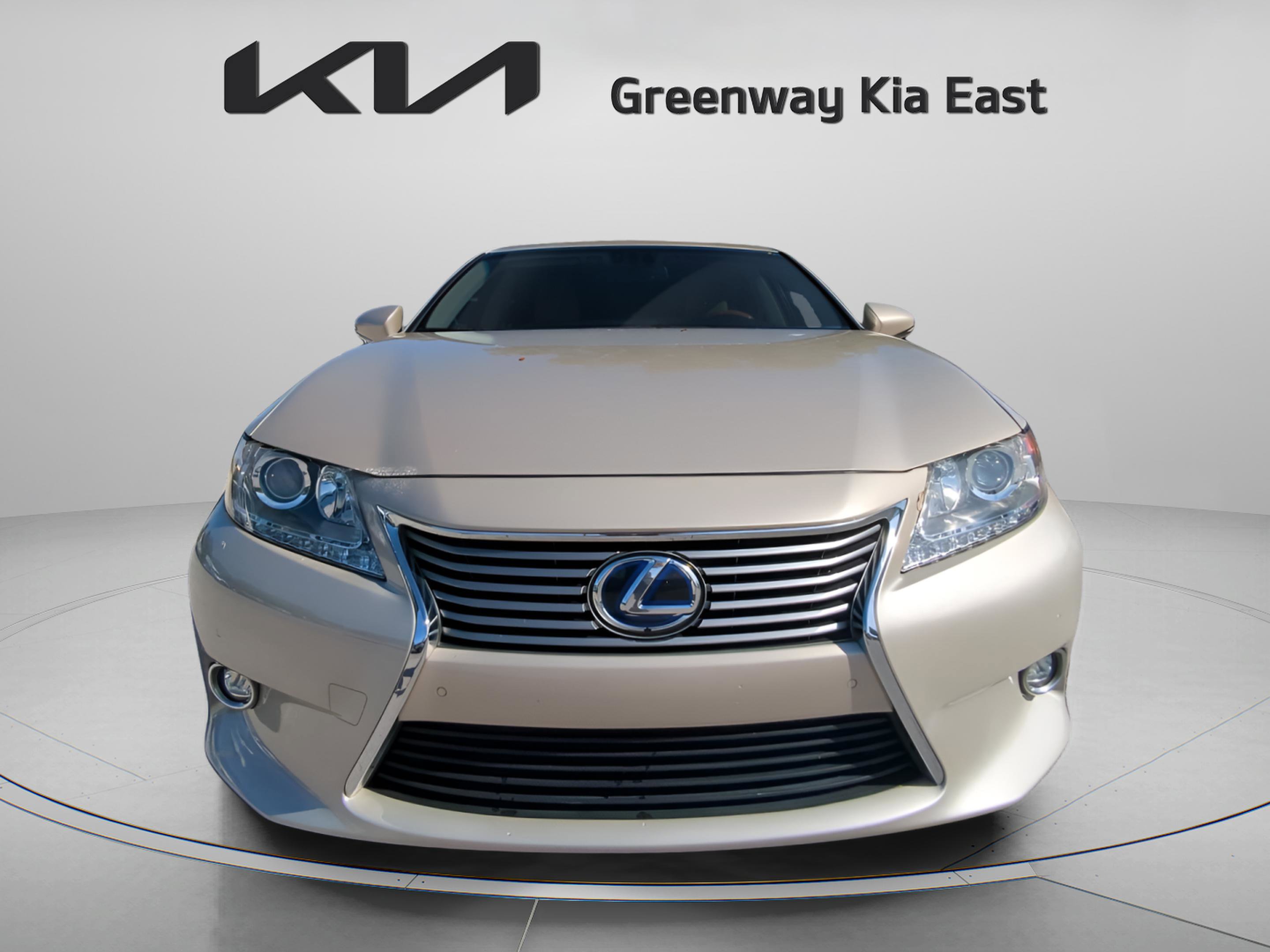 2014 Lexus ES 300h photo 3