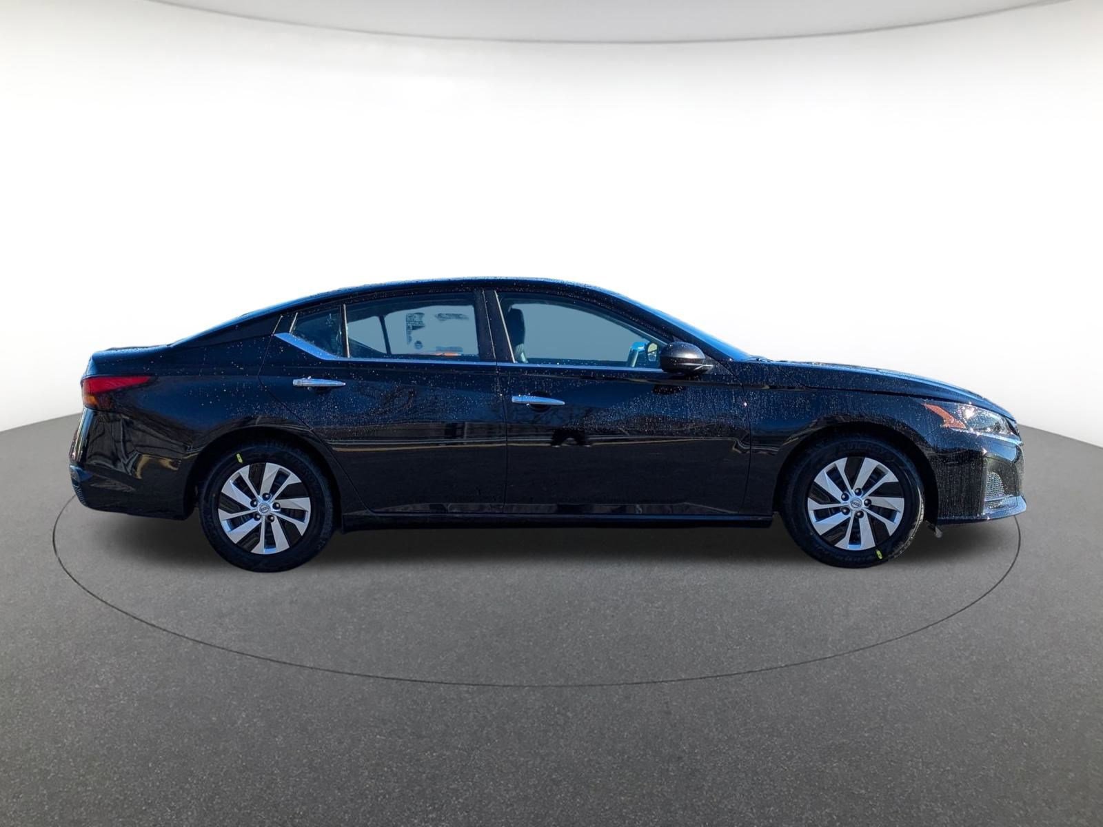 2025 Nissan Altima S photo 4