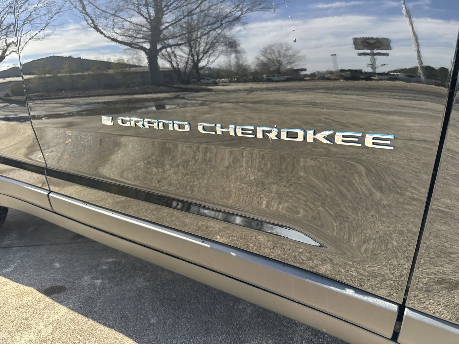 2024 Jeep Cherokee photo 13