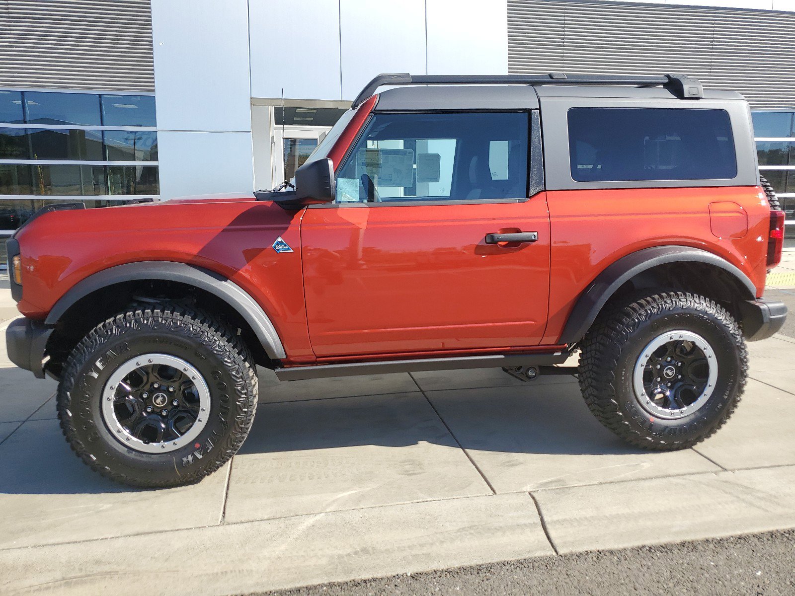 2024 Ford Bronco Black Diamond photo 2