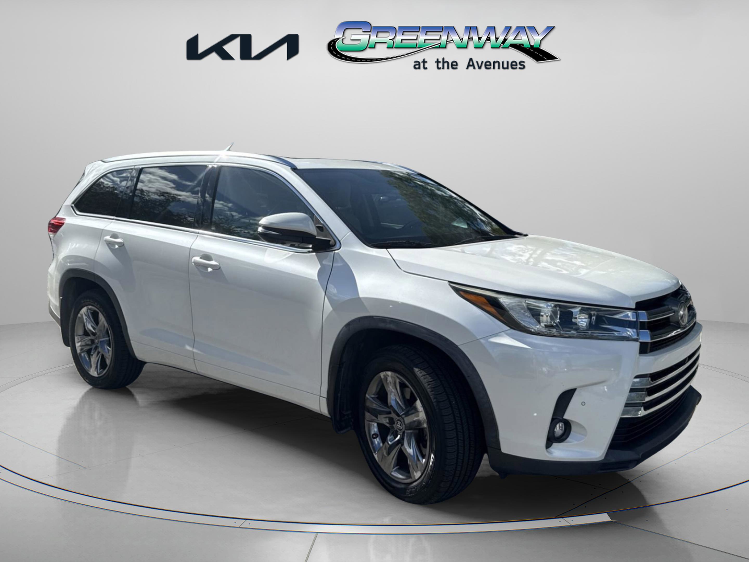 2019 Toyota Highlander Limited Platinum's photo