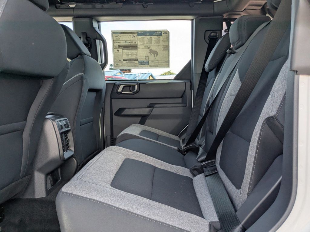 2025 Ford Bronco Base photo 12