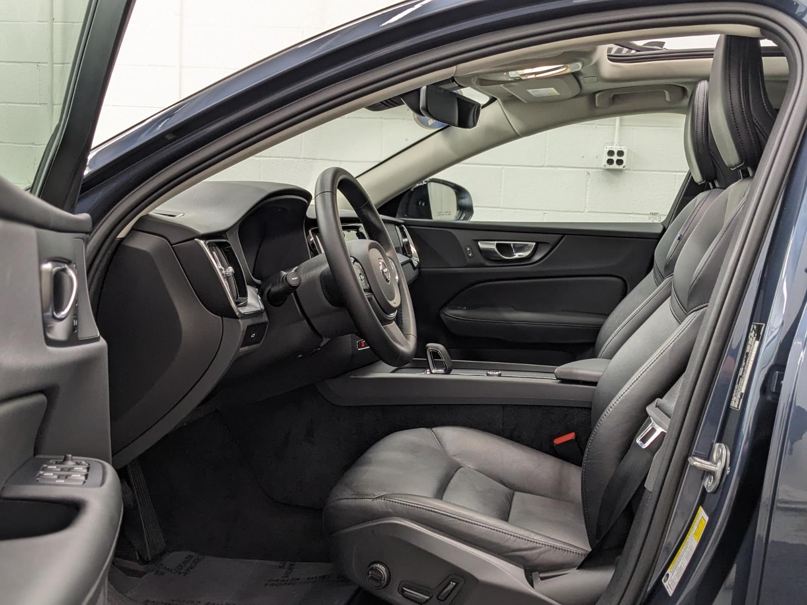 2025 Volvo S60 Core photo 3