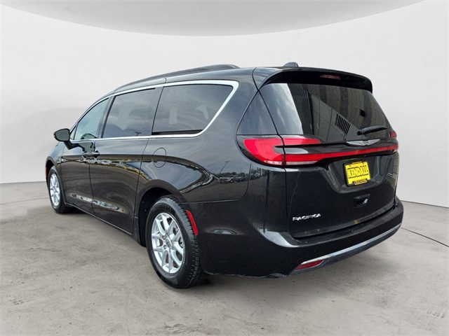 2022 Chrysler Pacifica Touring L photo 3