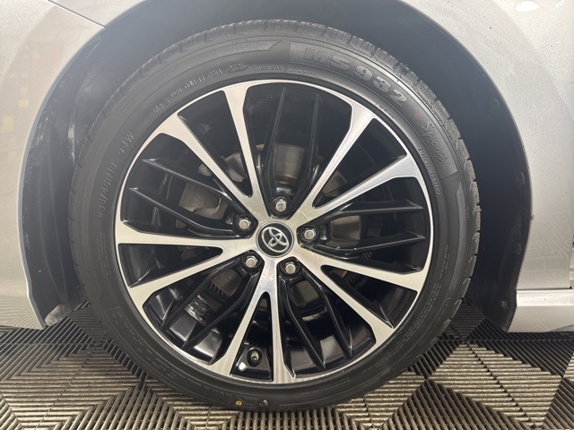2019 Toyota Camry Hybrid SE photo 10