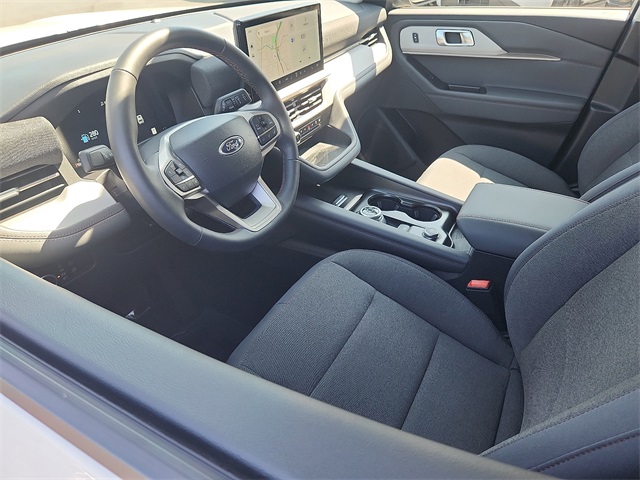 2025 Ford Explorer photo 3