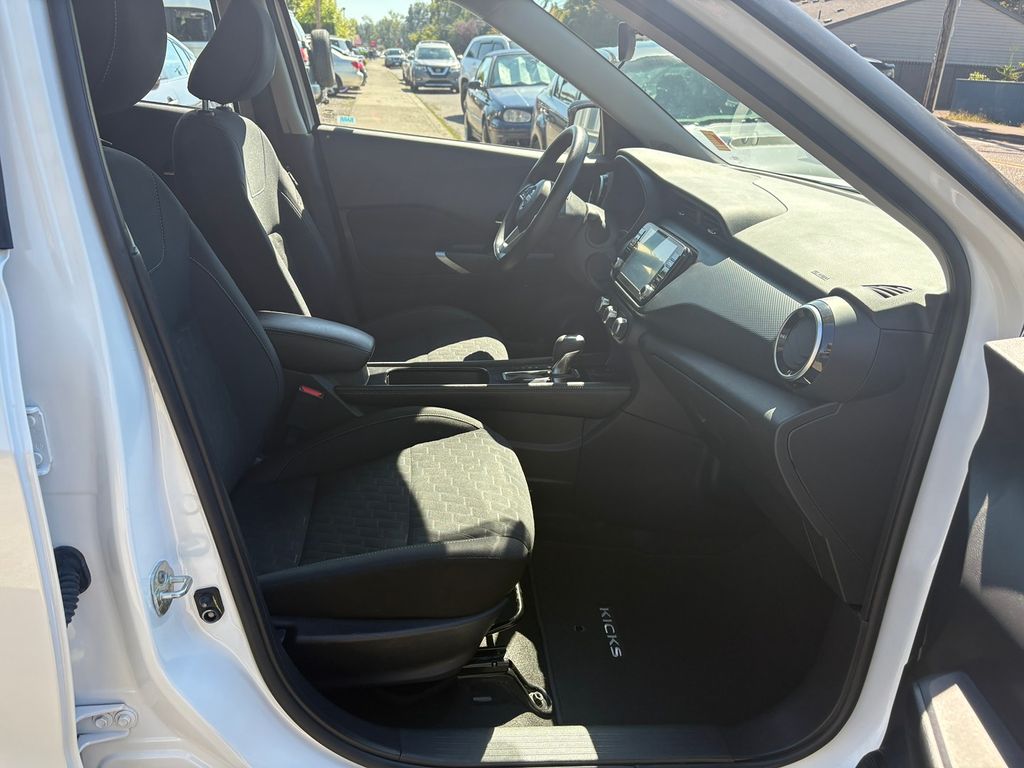 2023 Nissan Kicks SV photo 24
