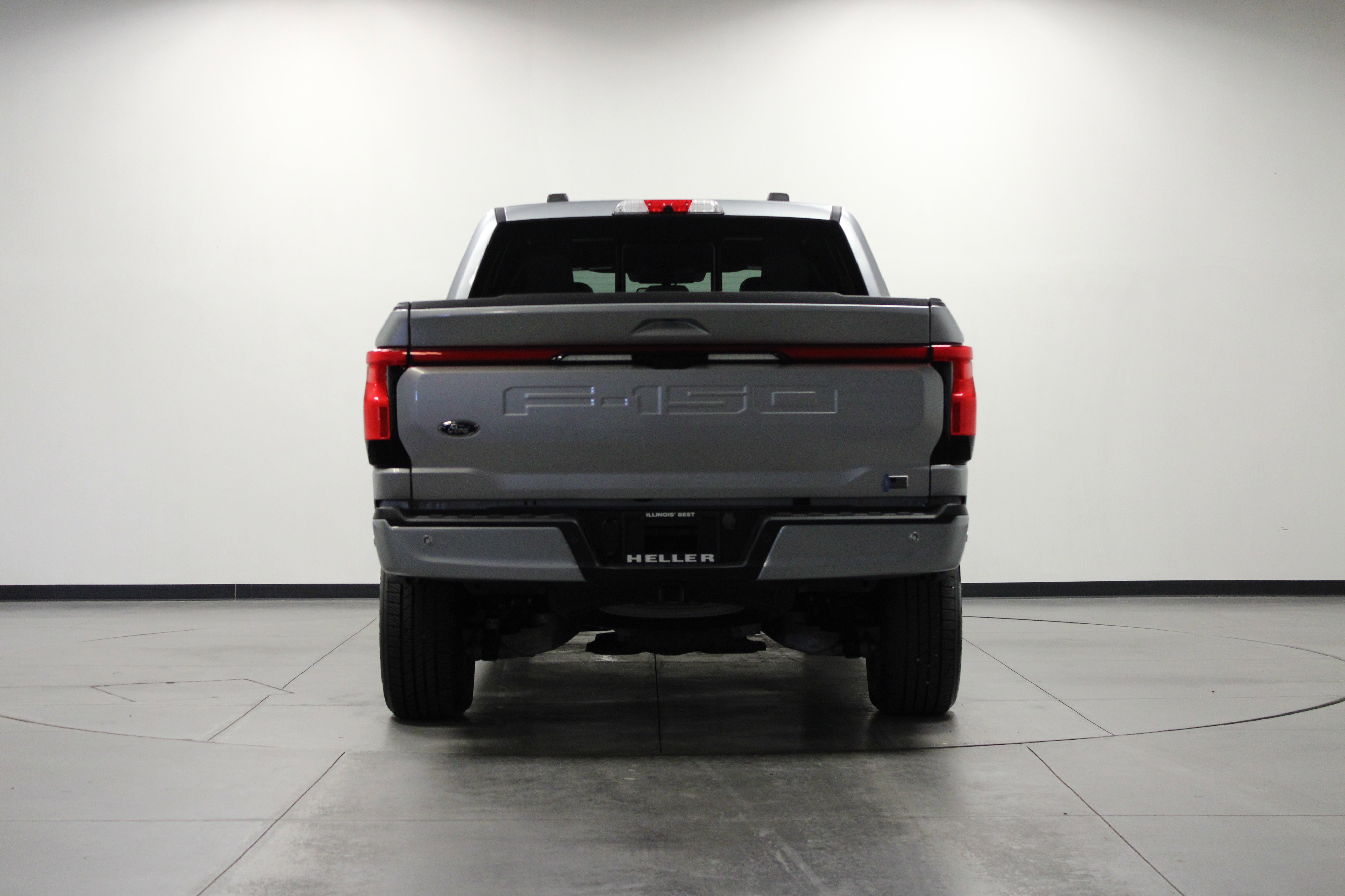 2023 Ford F-150 Lightning Lariat photo 4