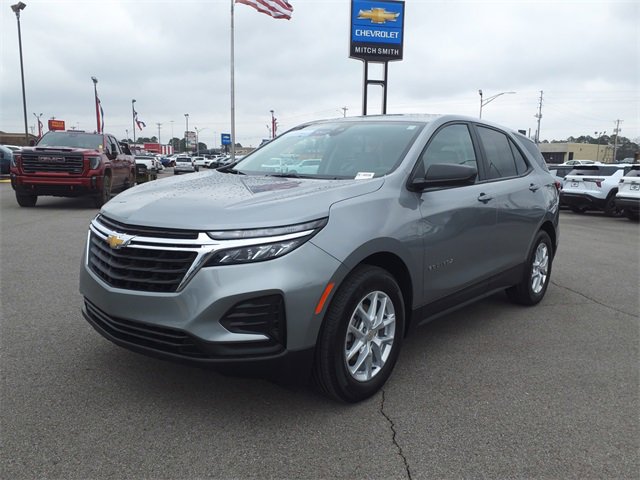 2024 Chevrolet Equinox LS's photo